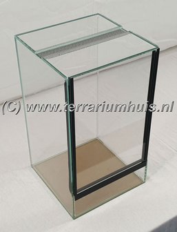 Mini terrarium 20*20*35 cm.