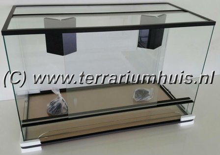 Terrarium 100*50*50 cm.